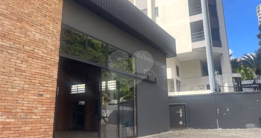 Prédio inteiro à venda em Vila Suzana - SP