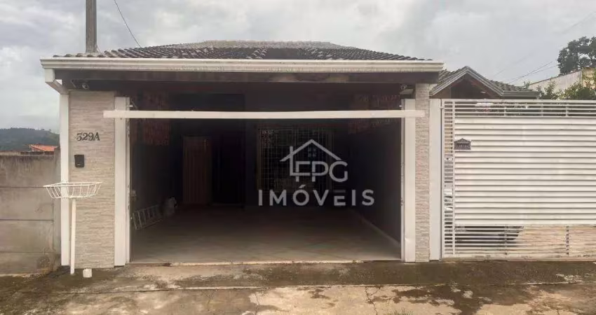Oportunidade casa de 2 dormitórios, área gourmet com garagem coberta perto da faat