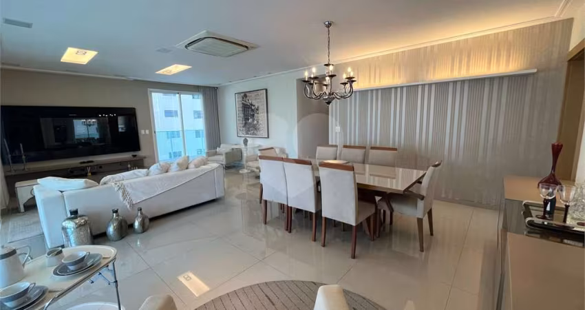 Apartamento com 4 quartos à venda ou para locação em Embaré - SP