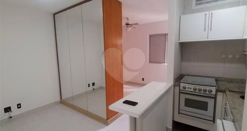 Apartamento com 1 quartos à venda ou para locação em Cerqueira César - SP