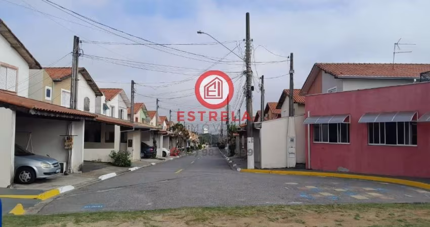 Casa em Condomínio à Venda ou Locação em Jacareí-SP, Parque Califórnia: 2 Quartos, 1 Sala, 2 Banheiros, 2 Vagas de Garagem, 80m².