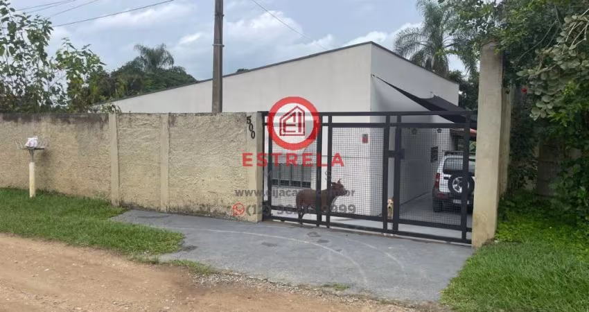 Chácara à venda em Caçapava-SP, Vila Velha: 3 quartos, 1 suíte, 1 sala, 2 banheiros, 4 vagas de garagem, 170m² de área.