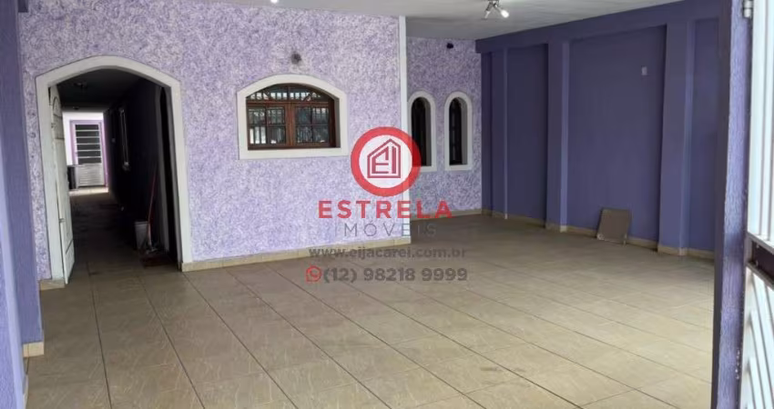 Imperdível Residência à Venda em Jacareí-SP, Parque Califórnia: 3 Quartos, 1 Suíte, 2 Salas, 1 Banheiro, 2 Vagas, 140 m².