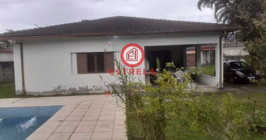 Imóvel à venda em Caraguatatuba-SP no Jardim Casa Branca: 3 quartos, 1 suíte, 1 sala, 1 banheiro, 2 vagas, 230m².