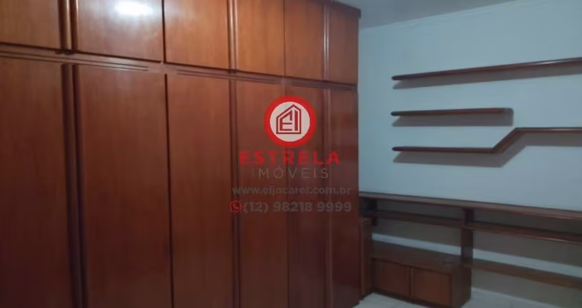 Casa de Alto Padrão para Venda ou Locação em Jacareí-SP, Jardim Santa Maria: 7 Quartos, 2 Suítes, 3 Salas, 4 Banheiros, 3 Vagas, 300m².