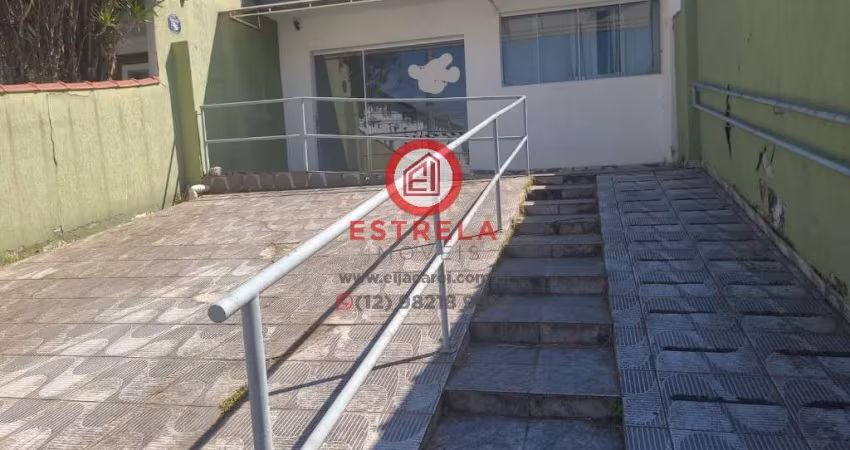 Ponto comercial de alto padrão na Vila Pinheiro, Jacareí-SP: 9 salas, 3 banheiros, 2 vagas, 200,09 m². Invista já!