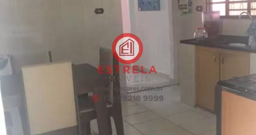 Imperdível oportunidade: Casa à venda em Jacareí-SP, no Jardim Pitoresco, com 3 quartos, 1 sala, 1 banheiro, 2 vagas de garagem e 263,00 m² de área.