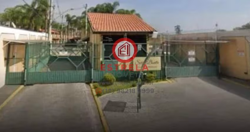Excelente oportunidade: Casa em condomínio à venda ou locação em Jacareí-SP, Jardim Jacinto! 2 quartos, 2 suítes, 1 sala, 1 banheiro, 2 vagas de garagem, 80m². Venha conferir!
