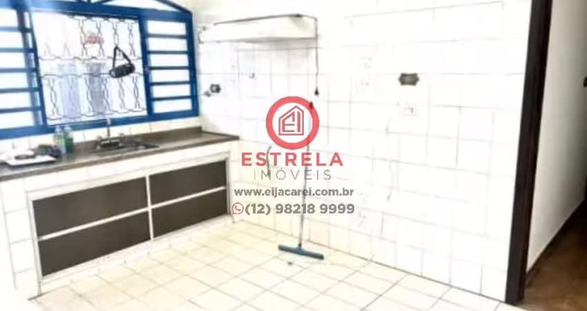 Casa para locação na Cidade Jardim, Jacareí-SP: 3 quartos, 1 suíte, 1 sala, 2 vagas de garagem, 100m² de área.