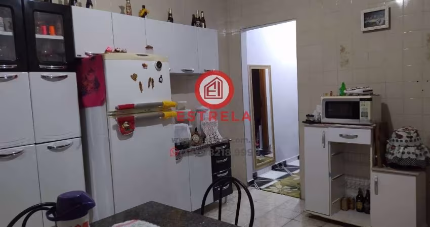 Casa à venda em Jacareí-SP, Parque Meia Lua: 2 quartos, 1 suíte, 1 sala, 2 banheiros, 118,59m². Imperdível!