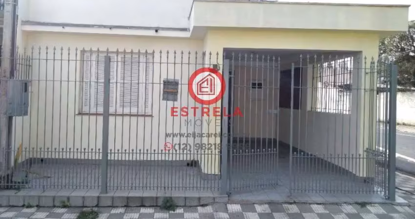 Casa com 3 quartos para alugar na Rua Lamartine Delamare, Centro, Jacareí