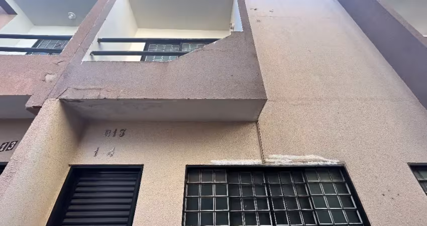 Sobrado de 01 quarto tipo kitnet geminado, localizado à 300 metros da unicesumar!