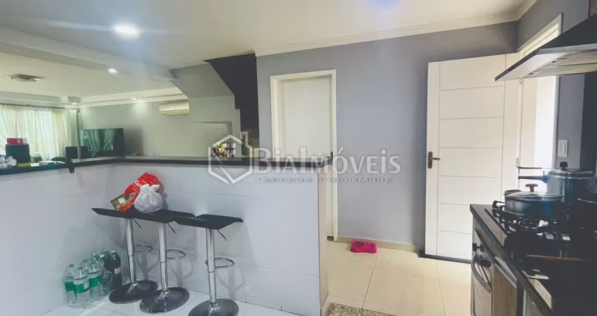 Casa duplex - Em condomínio fechado