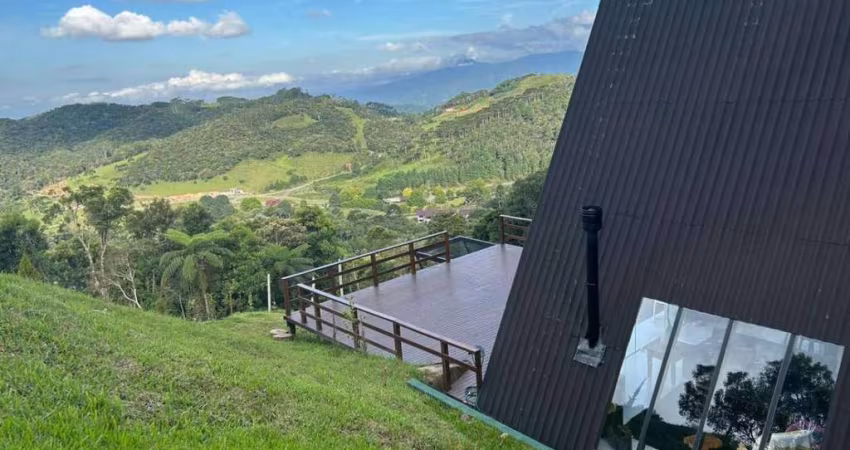 Lugar  Encantador  com Cabana ,Adega Churrasqueira com Fogo de Chão 2 Quartos  Linda Vista aceita Permurta. Ranco Queimado