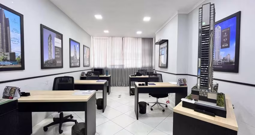 Sala Ponto Comercial à Venda,  em Itapema Meia Praia, 90.00m² Privativos Mobiliada e Decorada - Era uma  Imobiliária