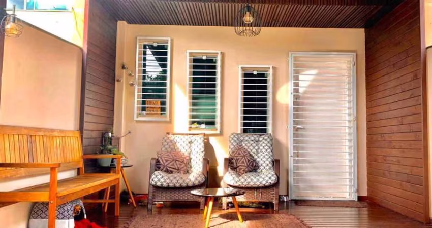 Sobrado Geminado à venda, em CAMBORIÚ com 3 Dormitórios Sendo 1 Suíte 135.00m² Privativos