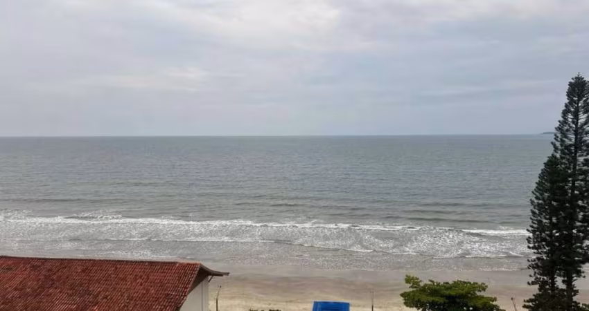 Apartamento à venda com 300m2 Privativos com 4 Suítes Sendo 1 Máster + 4 Vagas de Garagem Quadra Mar em Meia Praia