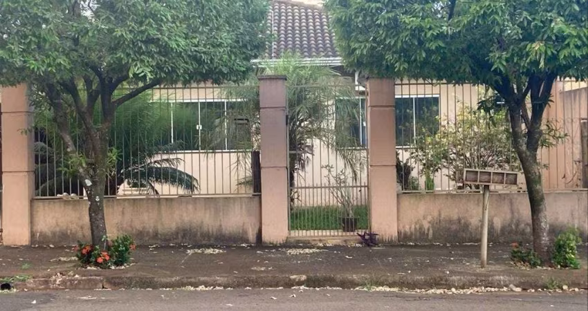 Casa com 3 dormitórios à venda, 250 m² por R$ 650.000,00 - Cafezal - Londrina/PR