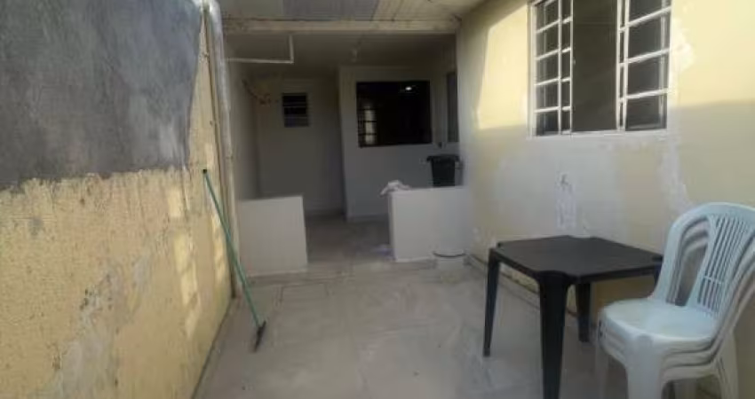 Kitinet para alugar, 40.00 m2 por R$1050.00  - Eucaliptos - Fazenda Rio Grande/PR