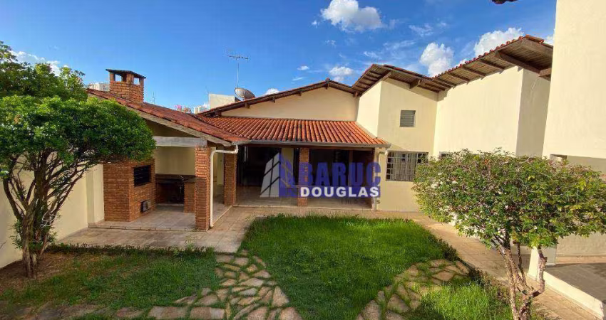 Vende-se linda casa de esquina com sala 3 ambientes, lavabo, 03 suítes, varanda c/ churrasqueira com 312 m² mais quarto R$ 750.000 - Jardim Shangri-La