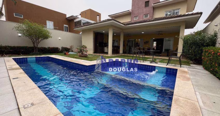 Vende-se linda Casa 3 suítes, com 303m² no Florais dos Lagos por R$ 2.900.000 - Condomínio Residencial Florais dos Lagos - Cuiabá/MT, analiso carros.