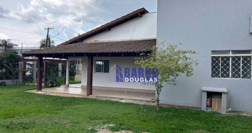 Casa térrea com 3 quartos s/ 2 suÍtes e uma delas com closet, sala de estar, copa, banheiro social, ampla cozinha e um belo Gourmet bairro Bom Clima.
