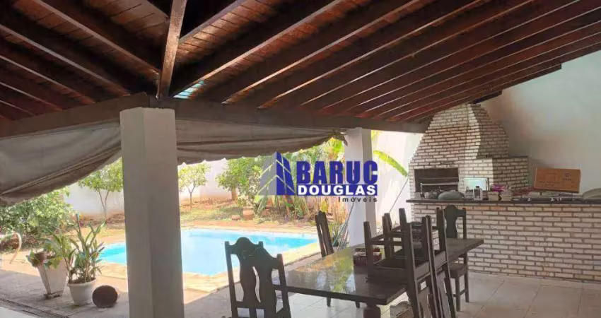Vende-se casa térrea com 4 suítes + escritório com acesso independente da casa,  escritório com 3 salas, localizada no bairro boa esperança.