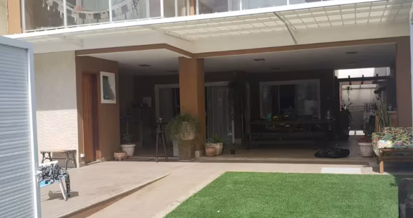 Linda casa alto padrão condomínio golden village - vendo  casa de alto padrão com 3 suítes