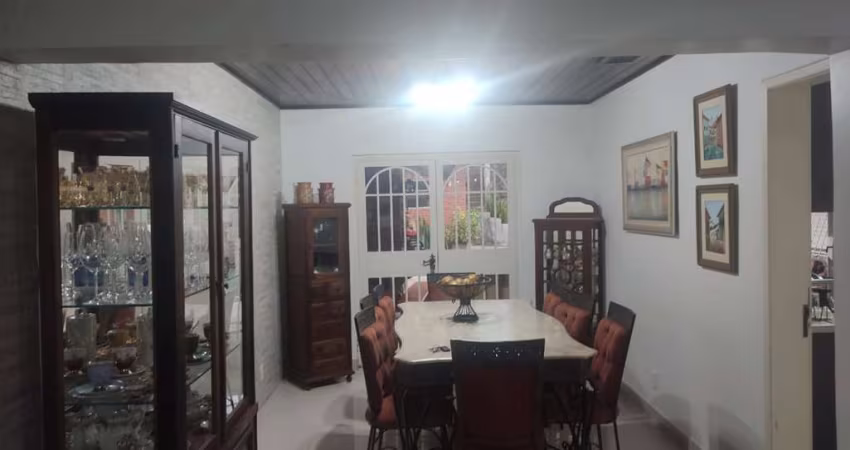 Casa com 4 quartos à venda na Avenida Guaíba, 4176, Vila Assunção, Porto Alegre