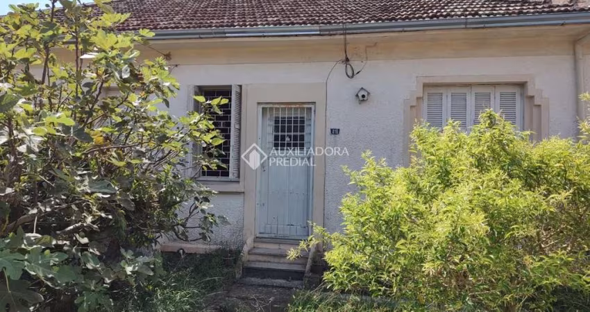 Casa com 6 quartos à venda na Avenida São Borja, 416, Nonoai, Porto Alegre