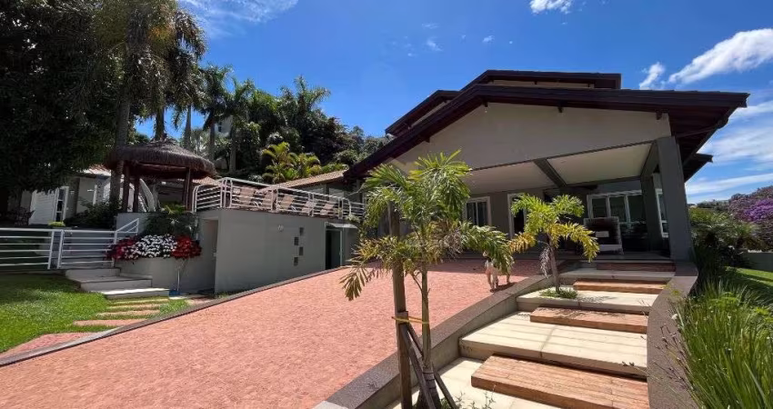 'Residencia de Prestigio: 4 Suites, 2 dormitorios, 6 banheiros, uma bela piscina com bar molhado em condominio fechado com localizacao privilegiada de Vinhedo/SP.