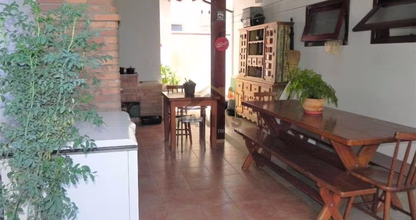 Excelente e aconchegante casa térrea com 04 suites + varanda gourmet em Condomínio fechado na Cidade de Vinhedo SP