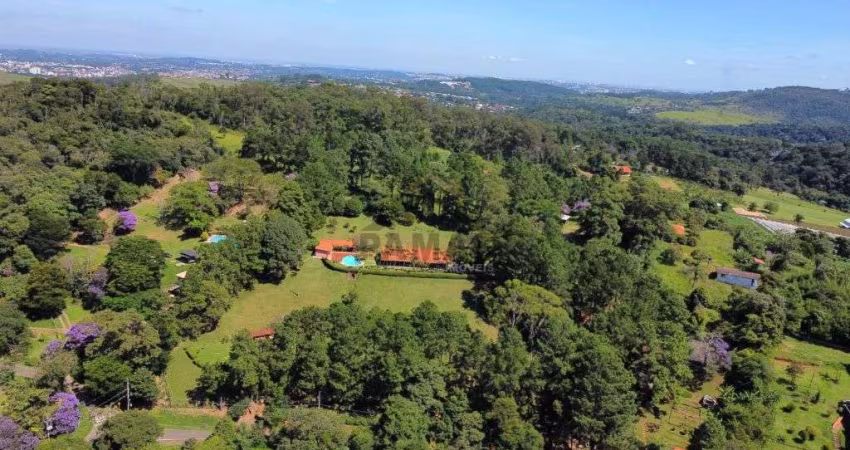 Casa de Campo localizada em condomínio privativo com segurança 24 horas AC 550m² e AT 14.700m²