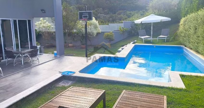Para aqueles que procuram sofisticação e requinte, convidamos você a conhecer esta magnífica casa no Condomínio Villagio Di Verona, em Vinhedo. Com 04 dormitórios, incluindo 02 suítes, e uma deslumbra