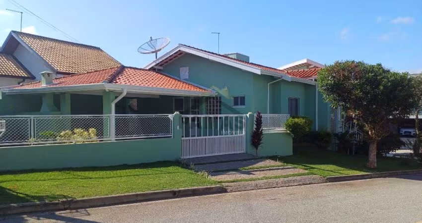 Excelente casa para locação no Condomínio de melhor localização em Vinhedo/SP