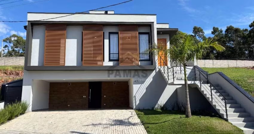 Lida casa com projeto harmonioso em condomínio na cidade de Vinhedo-SP