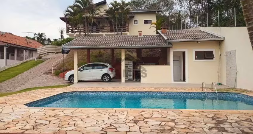 Casa a venda com espacoso quintal e area de lazer no recanto das canjaranas, vinhedo