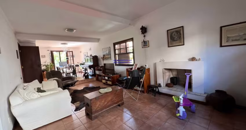 Lado da USP-Casa com 04 dormitórios em condomínio fechado no Parque dos Príncipes R$ 970.000,00