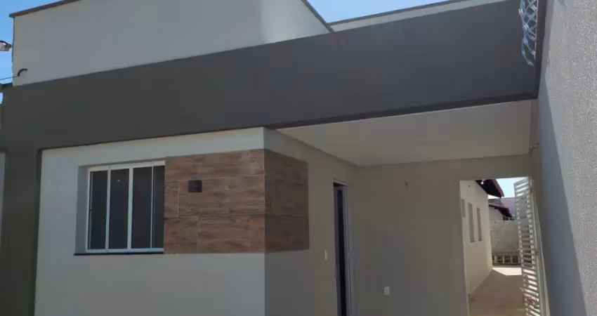 Linda casa no parque alvorada, com excelente acabamento!