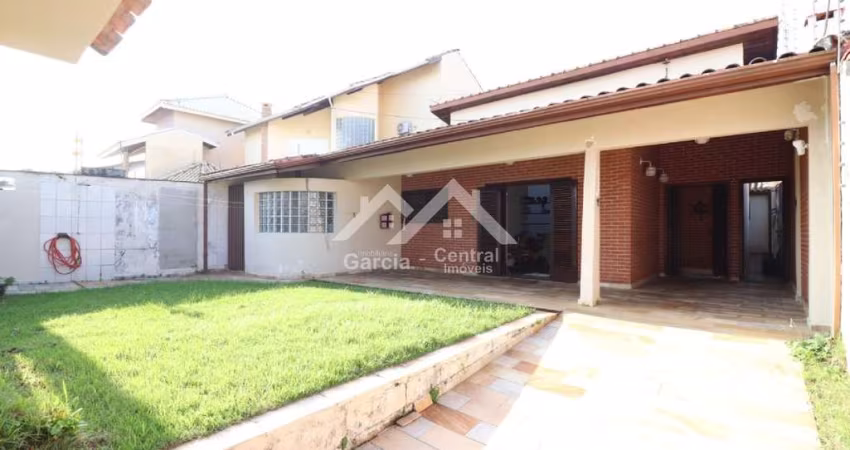 Casa ao lado praia com 3 dormitórios sendo 1 suíte em Peruíbe