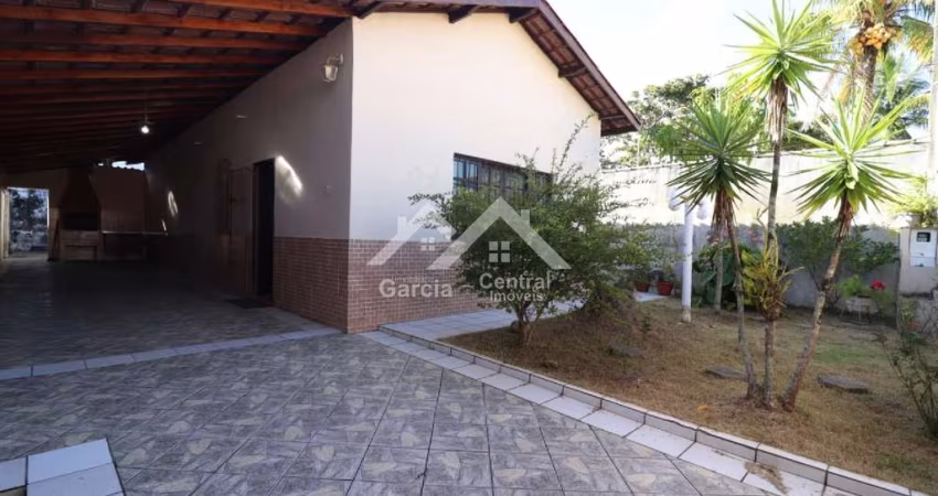 Casa para venda em Peruíbe com 2 quartos e quintal com espaço para lazer