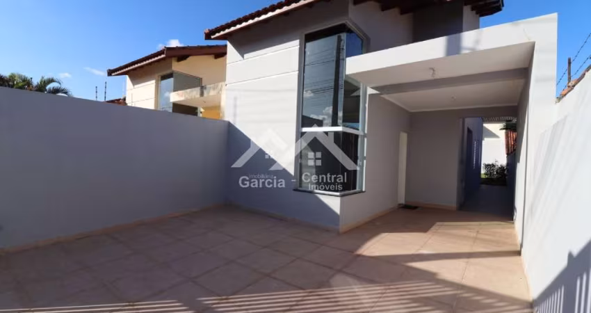 Casa a venda em Peruíbe com 3 quartos e quintal com espaço para lazer