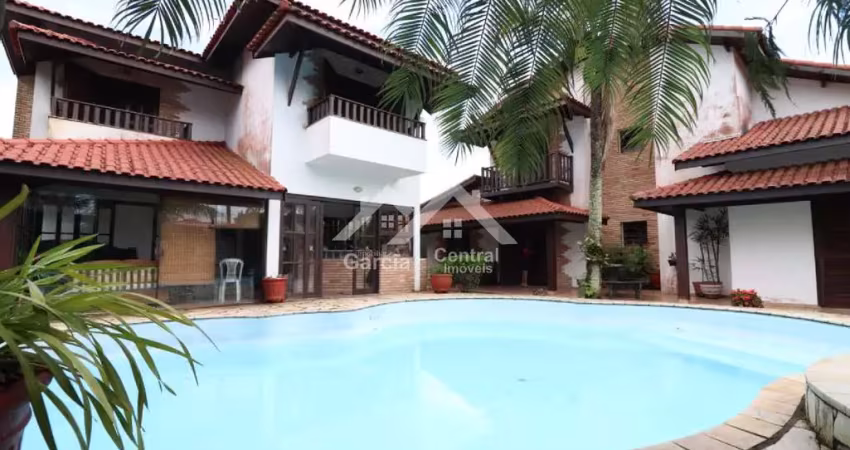 Casa em peruíbe com 5 quartos, sendo 1 suíte e área de lazer com piscina e churrasqueira
