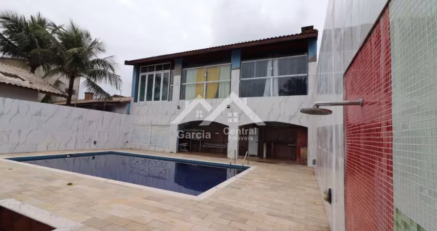 Casa com edícula e piscina em Peruíbe