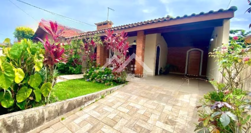 Casa com edícula no centro de Peruíbe