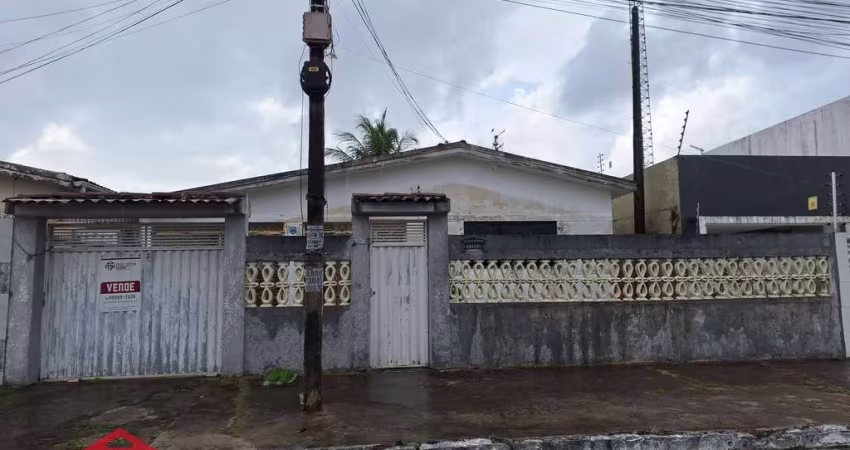 Casa no Treze de Maio Próximo à Padaria