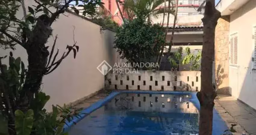 Casa com 4 quartos para alugar na Avenida Vital Brasil Filho, 74, Osvaldo Cruz, São Caetano do Sul