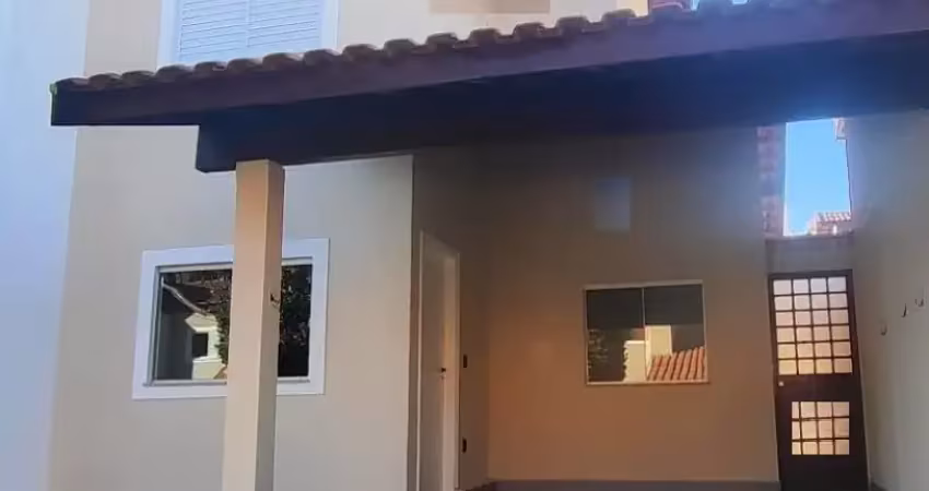 Sobrado com 3 quartos, energia solar e espaço gourmet em condomínio