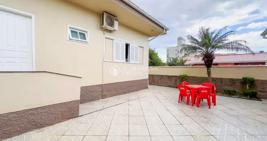 Casa com 4 quartos à venda na Nereu Ramos, 6415, Centro, Imbituba