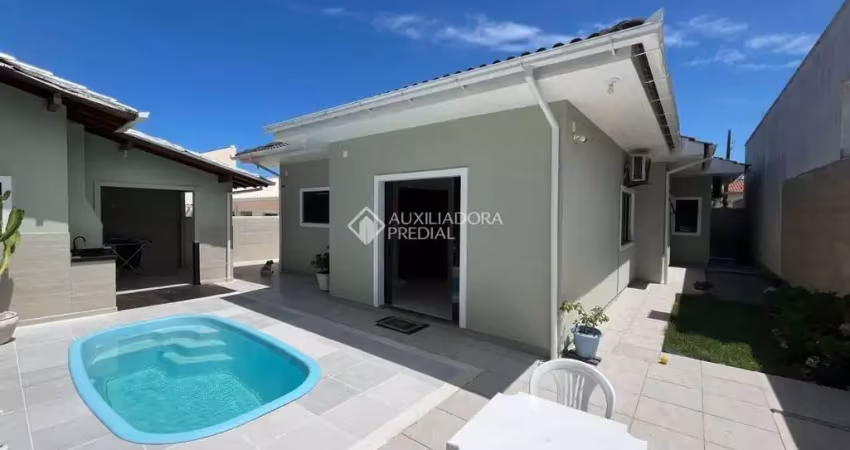 Casa com 3 quartos à venda na Ernâni Cotrim, 314, Village, Imbituba